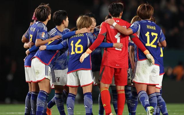 大洋洲女足比赛,豪门球队力压对手,掌声雷动 大洋洲女足比赛,豪门球队力压对手,掌声雷动