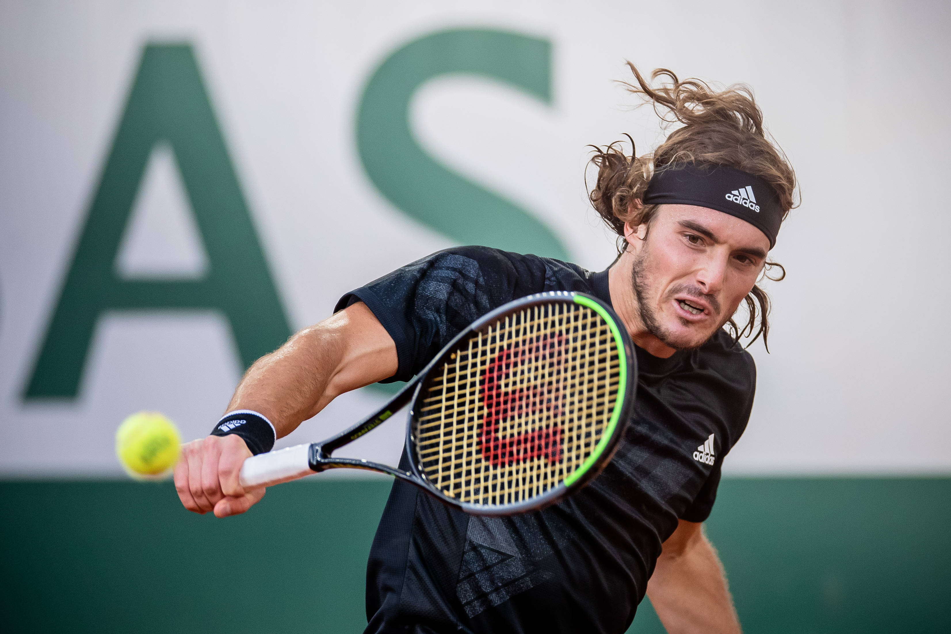 戴维斯杯险胜温网,梅德韦杰夫统治全场 戴维斯杯险胜温网,梅德韦杰夫统治全场