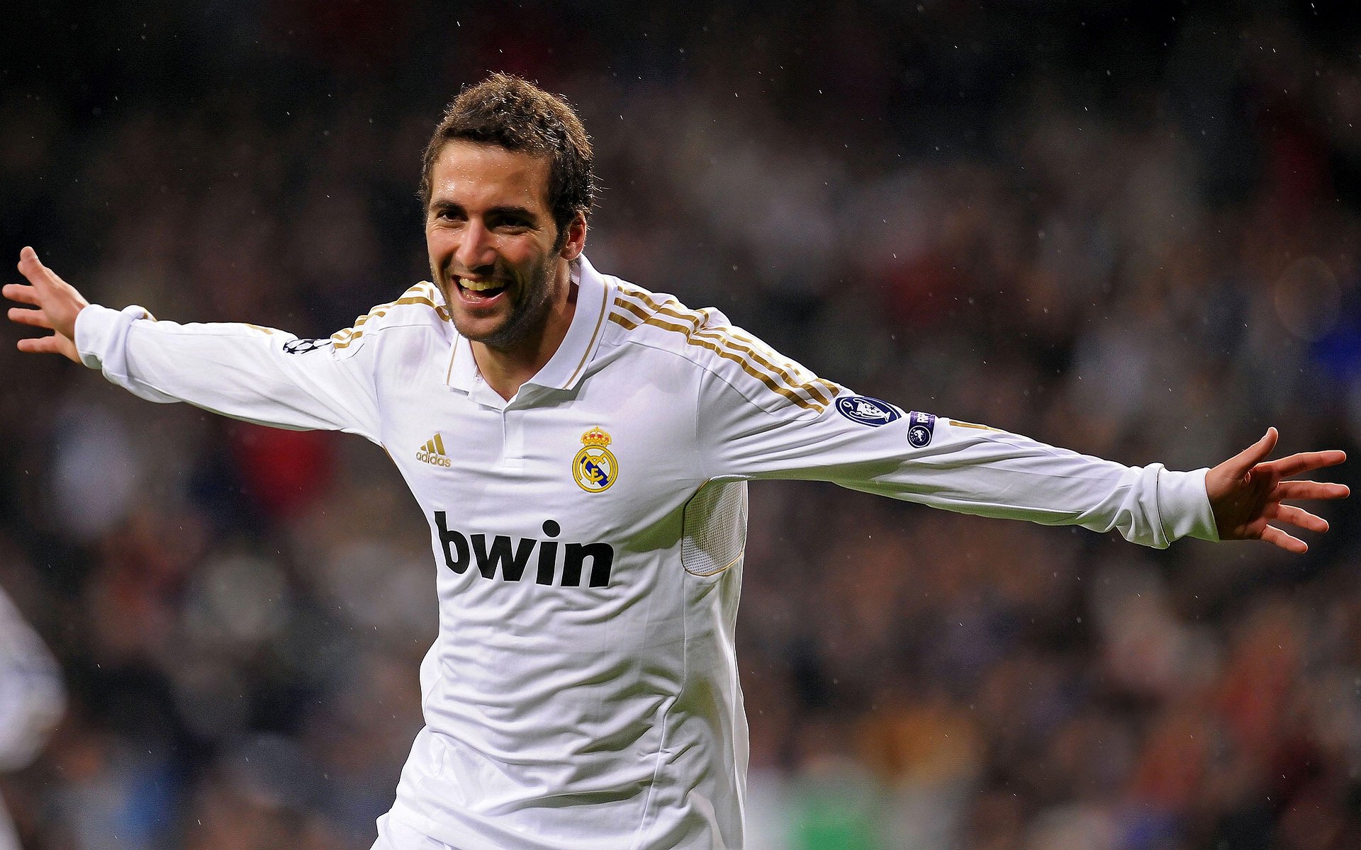 黄蜂蛰醒吉林夜，东契奇照亮世界窗，篮球世界的平行叙事