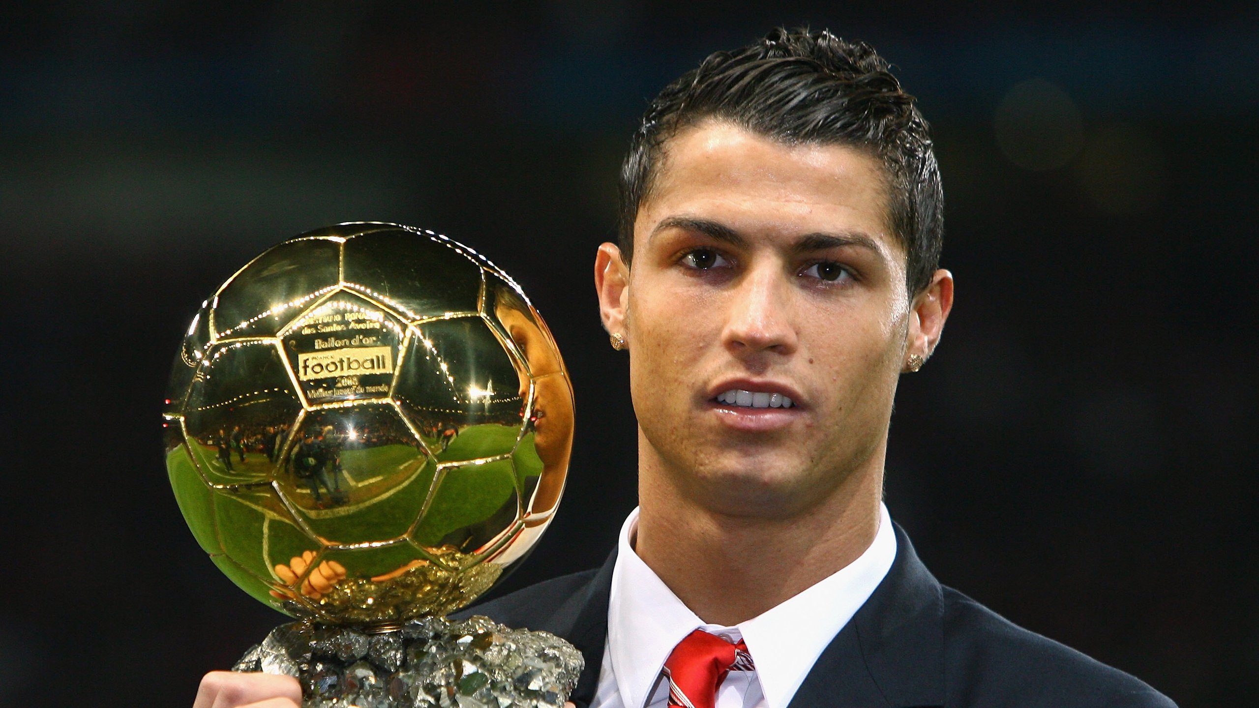 卡马文加中国行爆装备意外走红 马竞血拼商业赛背后的足球市场攻防战